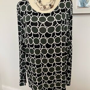 Cato womens plus size 22/24W Black/ Green Circle Pattern Long Sleeve Top